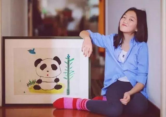 没被唇腭裂毁掉！作品价值百万，闺蜜个个大牌，李嫣如何做到的？
