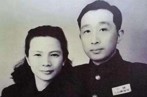 1962年毛主席请石少华吃饭，席间拿出一张照片：帮我找两个小八路