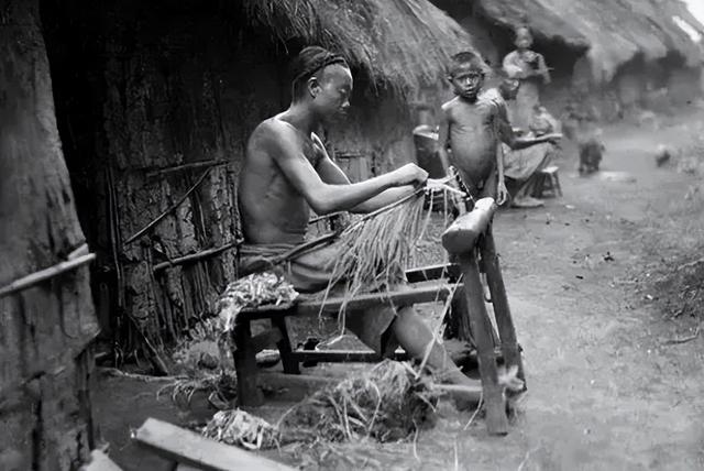 中国100年前百姓生活的老照片，不是电视剧中那样