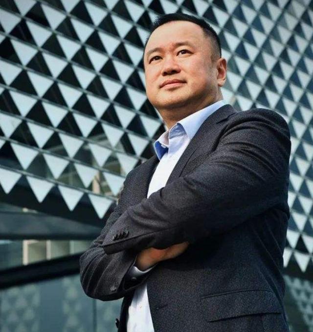 中国手套大王：靠疫情赚130亿，减持股票套现30亿，被骂发国难财