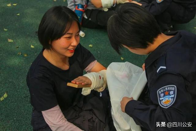 叮~请查收川警院专属明信片