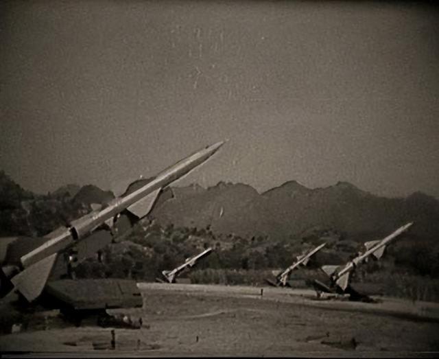 1964年，毛主席主动接见整建制部队，建国前少有，建国后绝无仅有