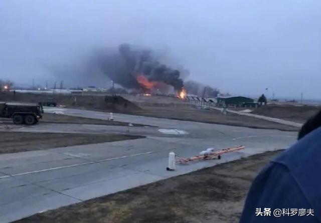 乌克兰还手了，圆点弹道导弹猛轰俄军机场，炸毁苏-30M2战斗机