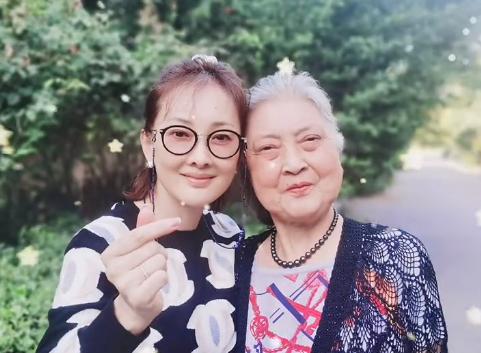 众星庆祝母亲节：央视主持张蕾晒儿子合影，韩庚卢靖姗官宣怀孕