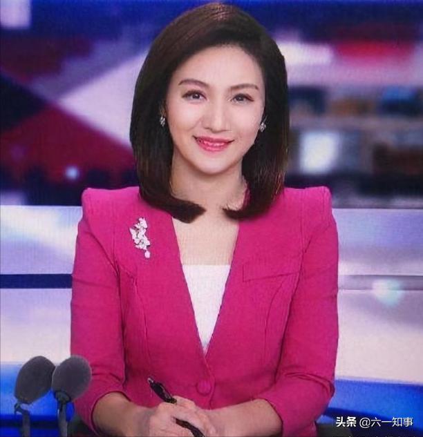 22岁时成为湖南电视台红极一时的主持人,2001年5月27日,第一次以主持
