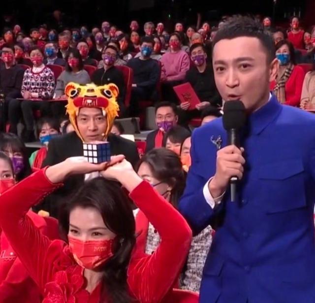 陈宝国戴口罩挖鼻孔，沈腾毛衣穿成买家秀，春晚亮点你看谁？