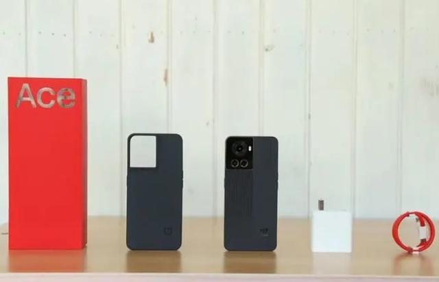 两大手机巨头合并了，共用操作系统，共享5000多家线下门店