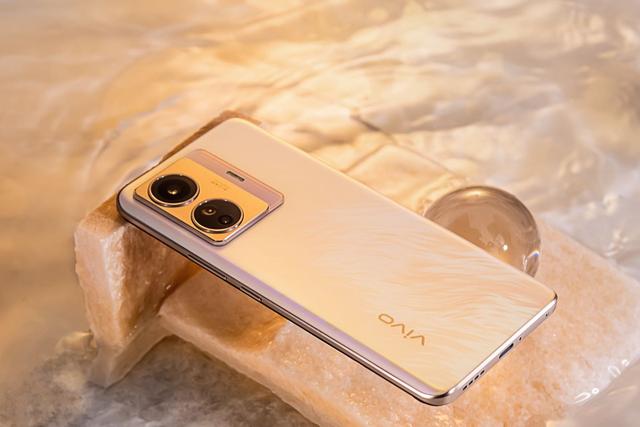 新款手机挑花眼？vivo S15e入股不亏