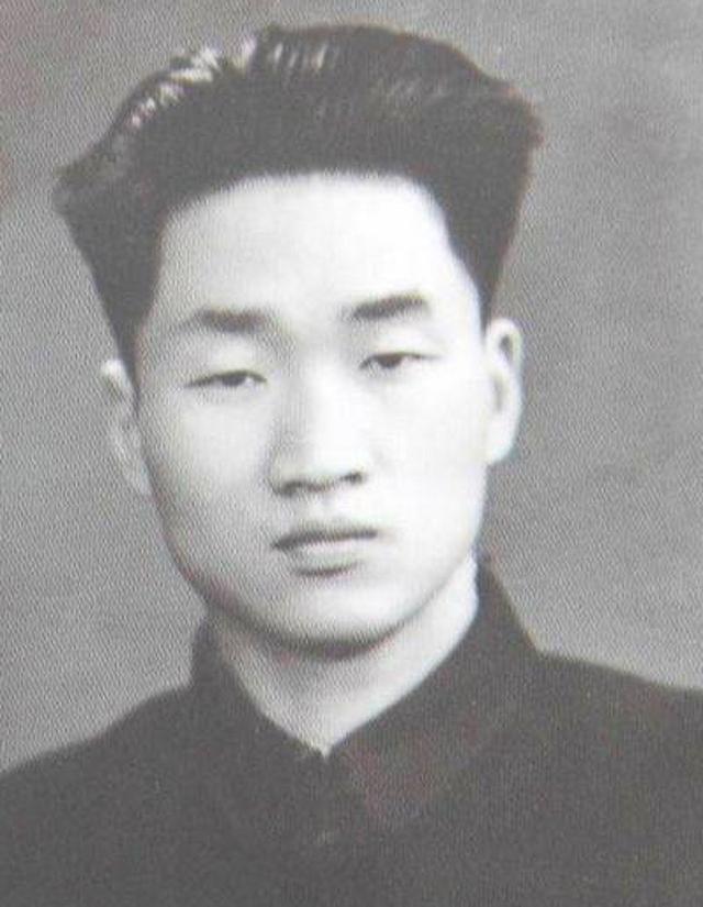 1957年毛主席去看望儿子，闲聊间毛岸青想到一事：爸爸你说怪不怪