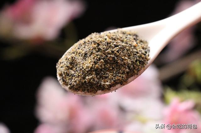 春分过后要吃黑芝麻，教你1个懒人做法，够吃半个月，随吃随取