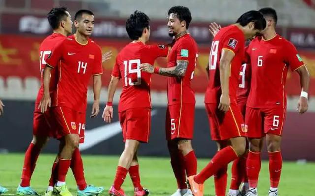 韩媒称国足世预赛两场全败，徐新表示全力以赴，韩乔生盼国足争气
