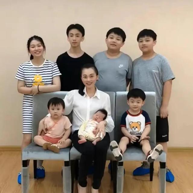 有孩子的家庭都充满了欢笑，那是上帝赠予最珍贵的宝……全文