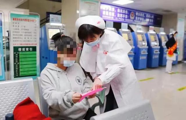 山西省汾阳医院开展“全国爱肝日”宣传活动