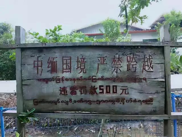 云南一男子坐牢15年，出狱后回村建大别墅成首富，民警感觉异常