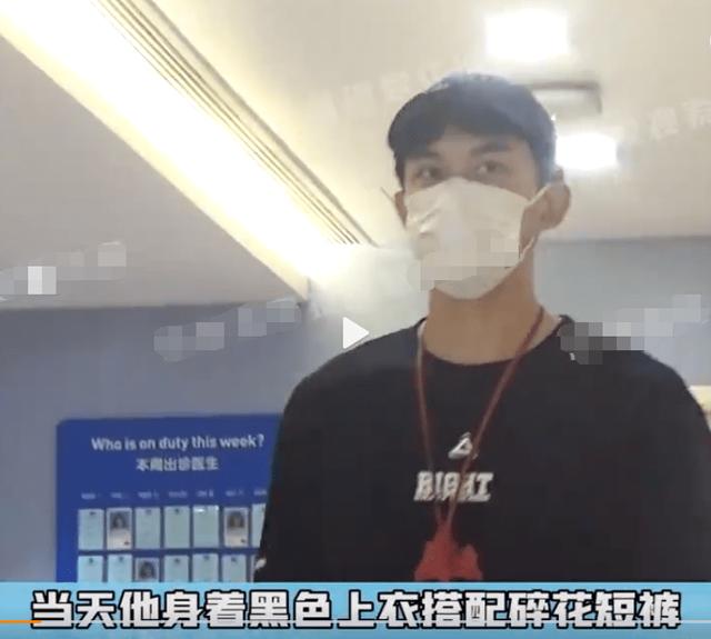 吴磊被拍前往医院就诊 戴帽子口罩十分低调