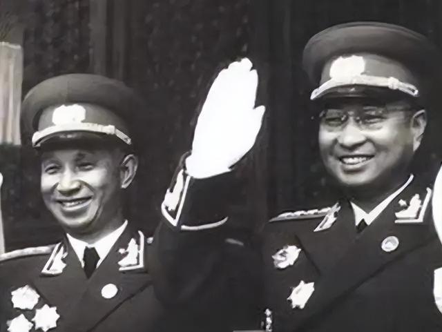 对越反击战，粟裕大将不过72岁，为何却让73岁的许世友挂帅出征？