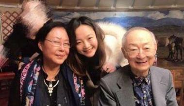 72岁的斯琴高娃：两段带泪的婚姻，三婚丈夫病逝，风光背后有眼泪