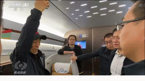 张艺谋妻子情人节发文示爱，为什么得到的不是祝福而是骂声？