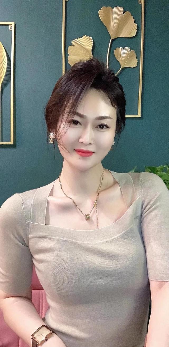 中年女人应该活成幸福的模样