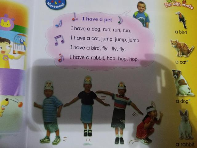 三岁娃儿爱折纸，读书，做题，做手工