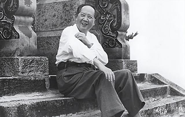1930年，三子毛岸龙秘密入读大同幼儿园，留下此生唯一的两张照片