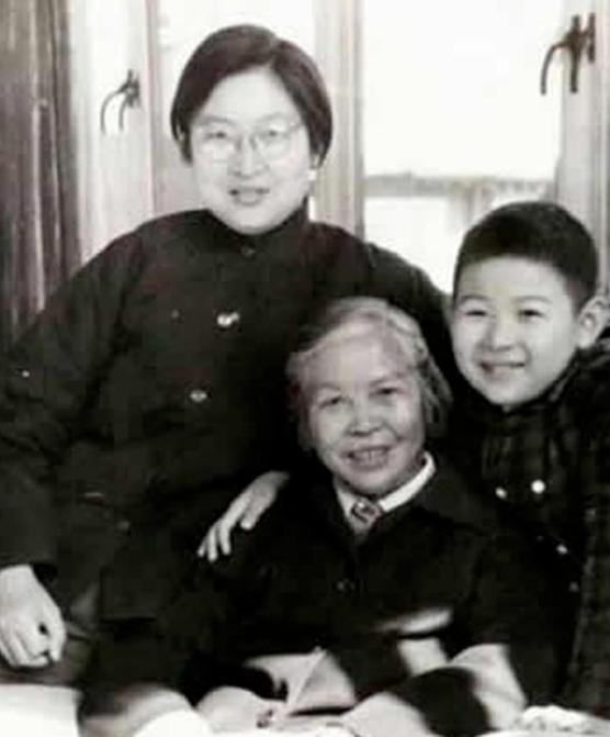 1976年，孔继宁14岁外公毛主席去世，孔继宁：妈妈一直想念外公