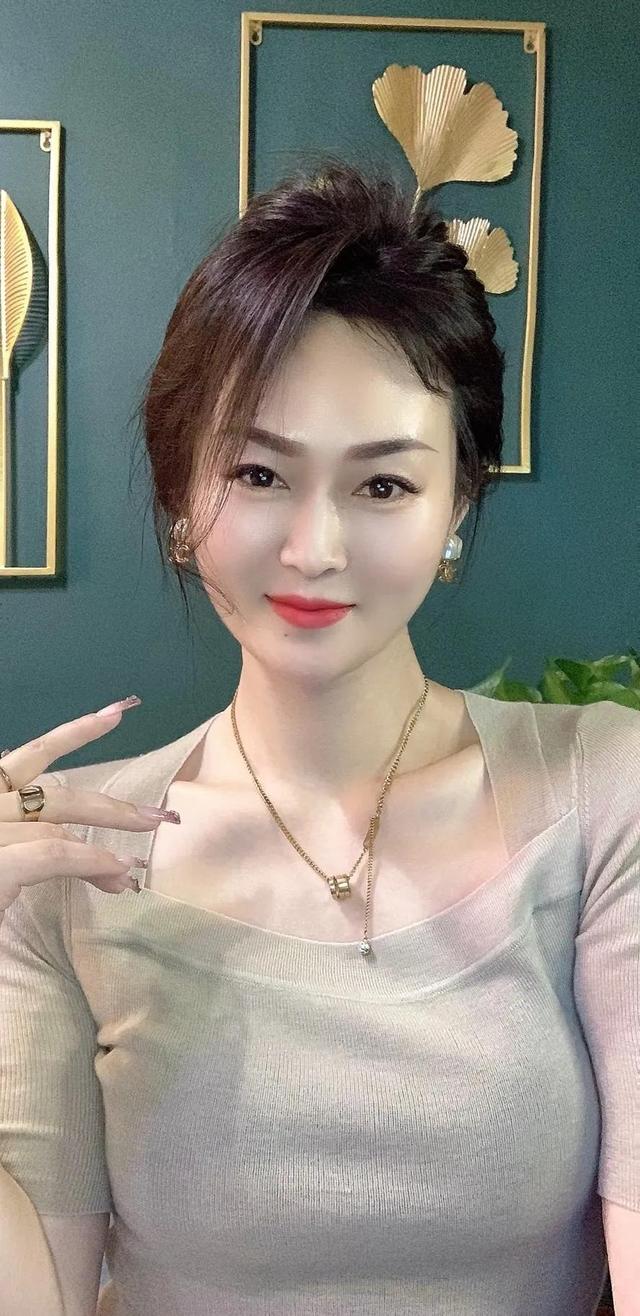 中年女人应该活成幸福的模样