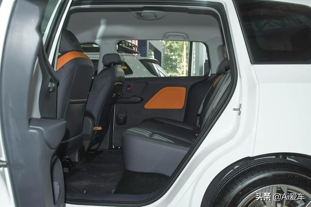 419公里续航，便宜大尺寸快充家用MPV，好养活省钱，实拍奔腾NAT