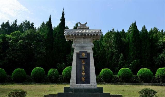 1996年，中德双方对秦始皇陵核磁扫描，发现了一个巨大陪葬坑