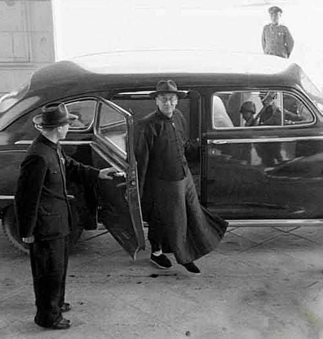 1951年，阎锡山小儿子为了二嫂放弃前程，后赴美开酒馆兼职保险员
