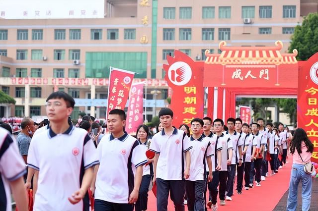 看！这是余庆中学的成人礼！！！