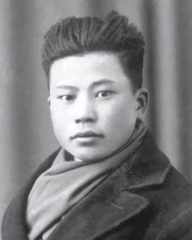 45年毛主席赴重庆谈判，龙飞虎两夜假装酣睡，手中的枪一直上着膛