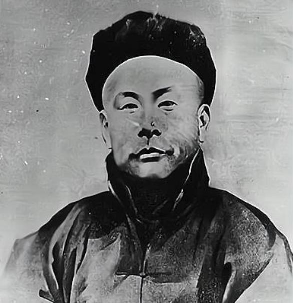 霍元甲和慈禧的侍卫比武，2招后主动离去，知情人：对方纹丝未动