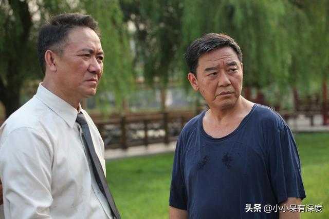老戏骨李立群的隔离生活，与妻子照片，头发花白互相依偎恩爱十足