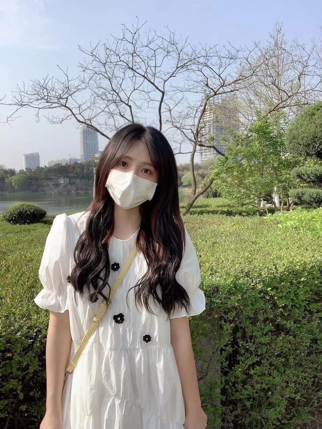 白茶清欢无别事，我在等风也等你