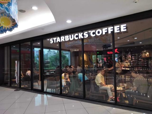 血亏45亿，集体关店！比星巴克更惨的餐饮巨头，输急了眼