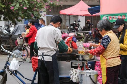 早上起床后，宁愿饿肚子，也要尽量少吃这几类早餐，别太大意