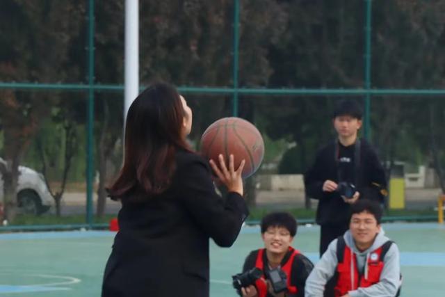 丰富五一假期生活，郑州一高校买3200斤鱼请师生吃全鱼宴，真贴心