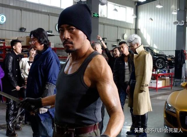 原来男演员都穿假肌肉衣，高伟光、甄子丹都穿，任嘉伦被骂得最惨