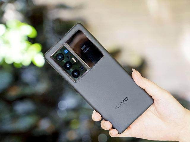 旗舰性能vivo X80 Pro来袭，vivo X70泪流满面，开启加速降价
