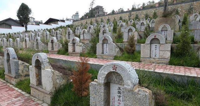 2010年，陈赓子女要求将父亲陵墓迁出八宝山，中央批示：同意