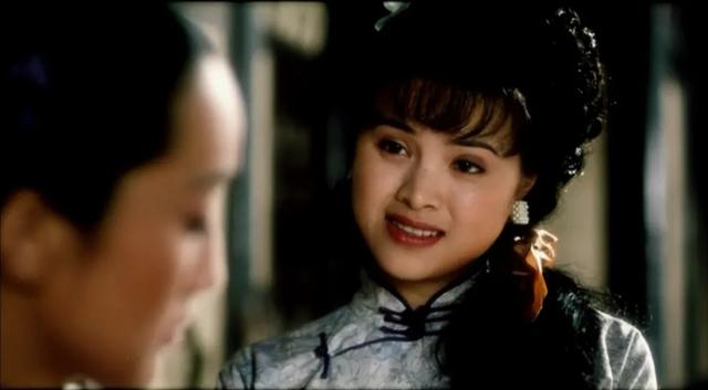 1980年盖丽丽参演电视剧《孽海红伶》,后被北影厂的陈强看中而参演了