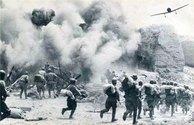 1945年重庆谈判，监视毛主席的宪兵落泪，营长由衷感慨：天下少有