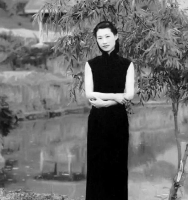 于凤至和赵一荻临终前，都交待为张学良留墓穴，张学良最后选择谁
