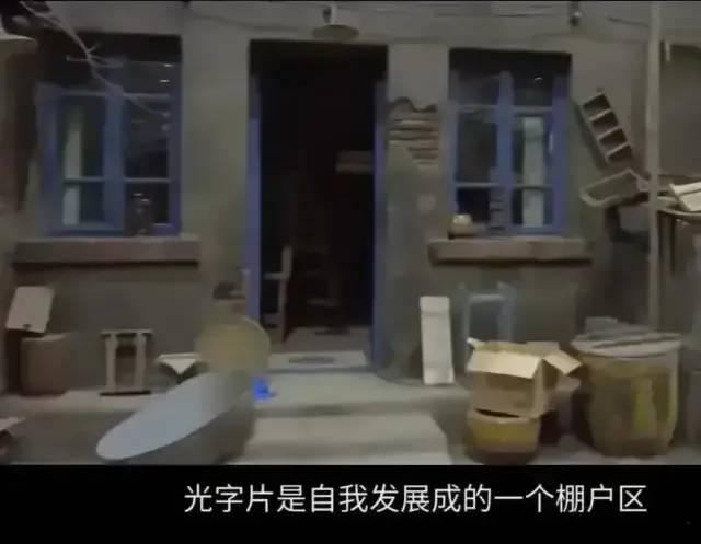 这部电视剧太有年代感了，摄影人不愿放过每一帧