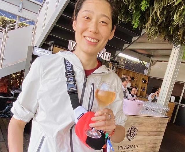 好消息，中国女排名单发布，世界第一主攻朱婷传喜讯，期待归来