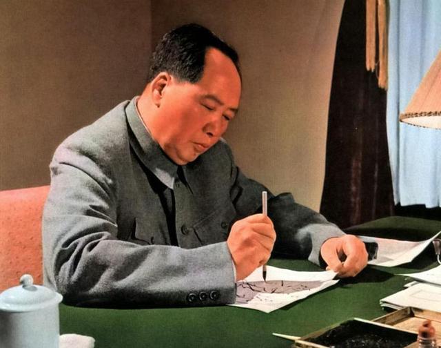蒋介石邀请毛主席访台，毛主席身体不好，准备让邓小平去