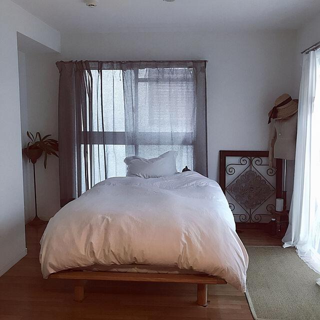 "其实,一张床,摆放在房间的位置不同,会让房间的氛围和生活的舒适度