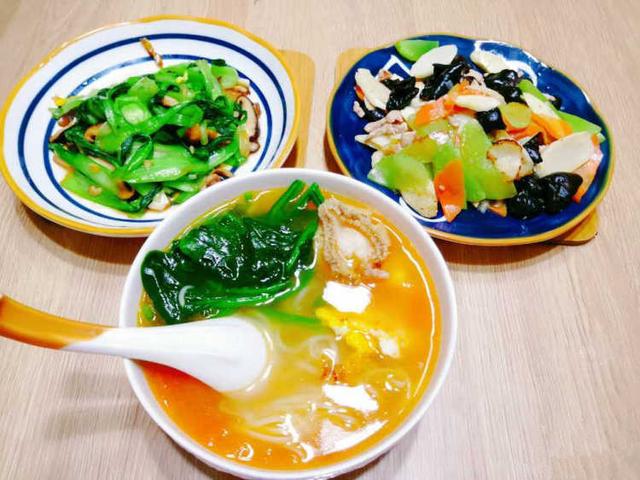 坐月子，就是要美美的，月子餐，就是要色香味俱全的