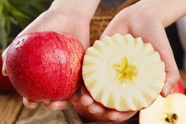 女性早餐“空腹”吃苹果，吃一段时间后，这几个好处让你轻松受益